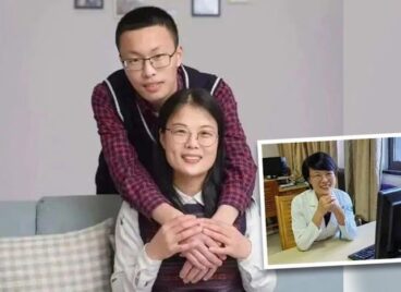 Khâm phục người mẹ trở thành đồng môn của con trai sau 29 năm làm y tá
